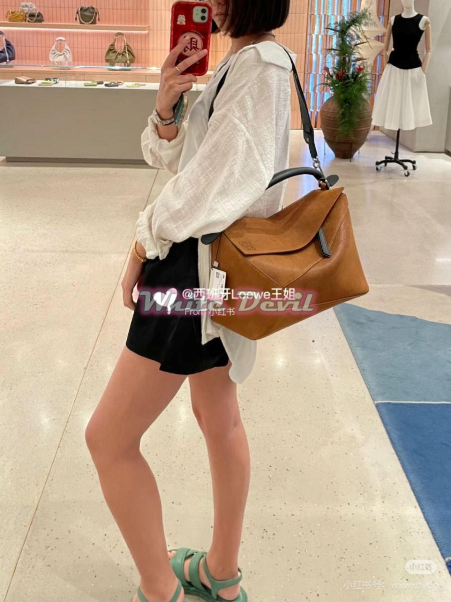 하얀악마 로에베 퍼즐백 (2).jpg