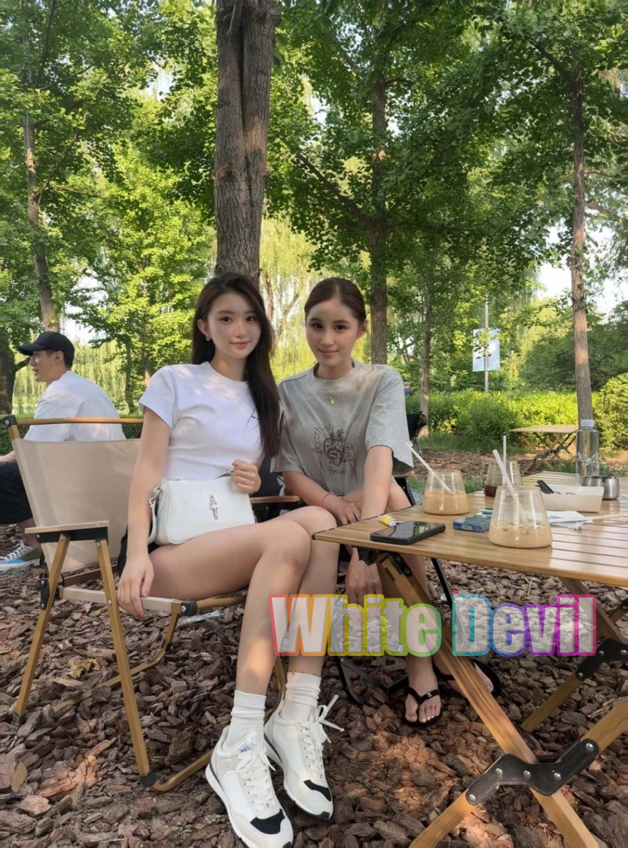 하얀악마 샤넬 운동화 (2).jpg