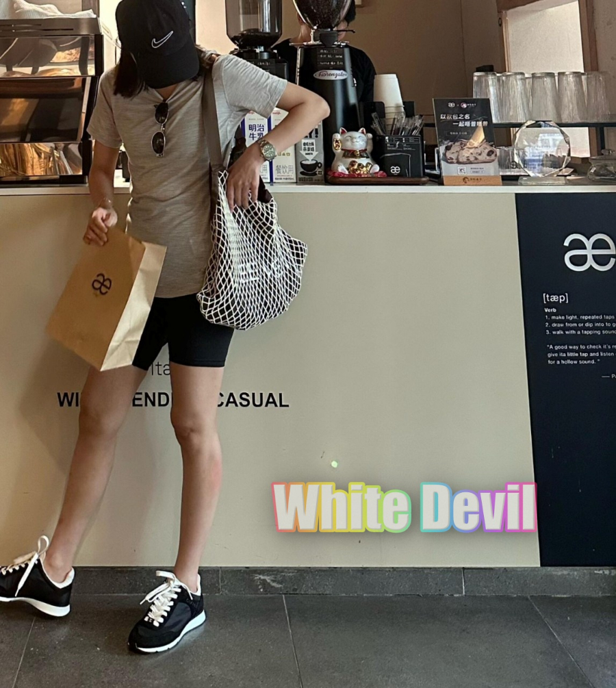 하얀악마 샤넬 운동화 (1).jpg